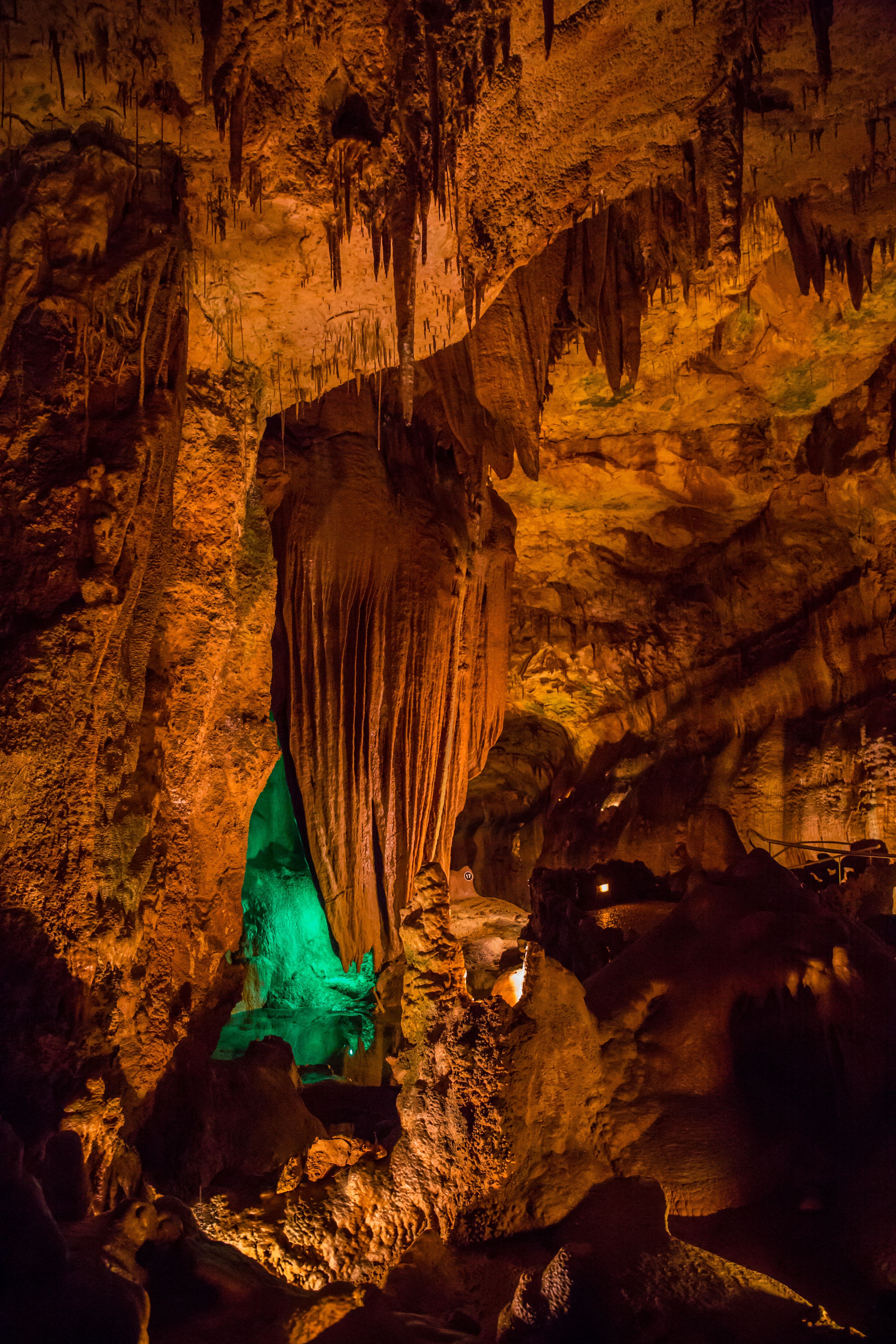 Limestone formations inside Hollow Ridge Caverns